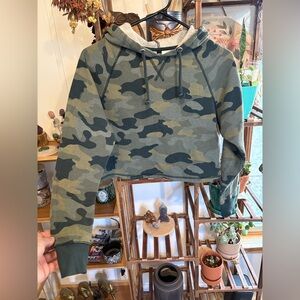Divided Green Camo Cropped Hoodie XS